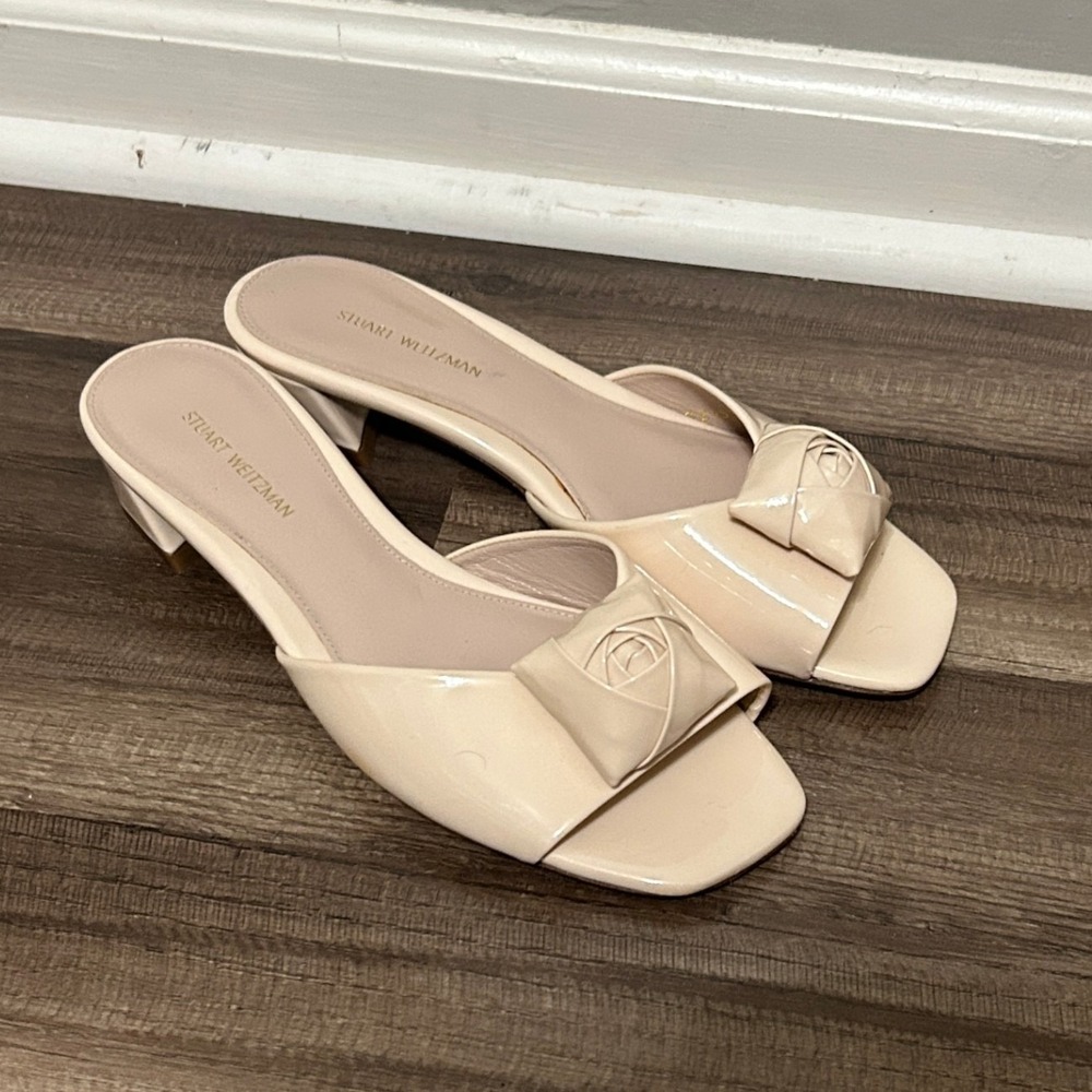 Stuart Weitzman Slide Sandals Women 7.5 Beige Rosette Patent Leather Coquette - Picture 6 of 12